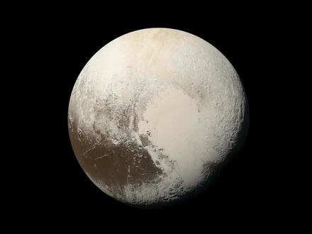冥王星的终结:一张旧照片如何改变了太阳系的历史 冥王星曾是太阳系的第九大行星,但在1978年的一天,一切都改变了。天文学家詹姆斯·克里斯蒂在检查一张冥王星的照片时,发现了一个奇怪的鼓包。这个鼓包实际上是一颗卫星——卡戎。通过追踪卡戎的轨道,科学家们计算出冥王星的质量远低于预期,最终导致其被重新分类为矮行星。今天,我们将详细探讨这一发现及其对天文学的重大影响。#探索宇宙奥秘 #宇宙浩瀚无垠 #科普 #天文知识科普视频