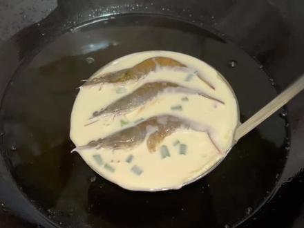 湛江特色小吃炸虾饼,做法简单又好吃,鲜香酥脆,香迷糊啦~#炸虾饼#湛江美食 #虾公饼 #虾公籺 #在家做美食