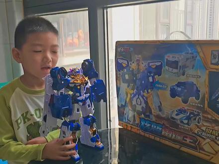 #玩具 #炫蓝闪电 这是一条玩具拆解的视频
大家好,我是小核桃!很高兴在这里与大家见面。接下来我还会在这里分享一些好玩的事儿。#炫卡斗士玩具