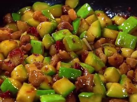 西葫芦炒肉丁#抖音美食推荐官
