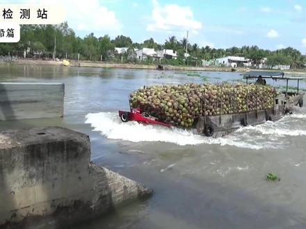 重载的货船过闸非常困难,那轻装的货船过闸就很简单吗? #动力检测站 #男人减速带 #船舶运输