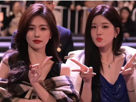 许我耀眼横扫星光大赏六大奖,白鹿赵露思闪耀出席,内娱好同桌又坐一起了! #白鹿 #赵露思 #许我耀眼 #莫离 #星光大赏