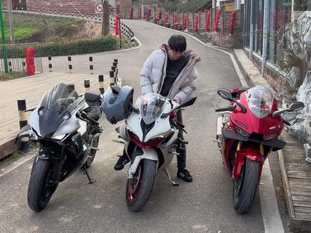 #820RR #张雪机车重庆九龙坡店 你们要的大小对比来喽