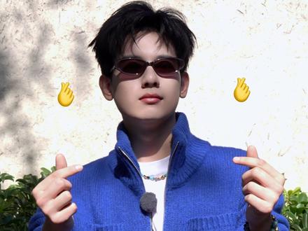 手势舞虽迟但到😁 #现在就出发 #星动营业中 #一键切换养眼模式