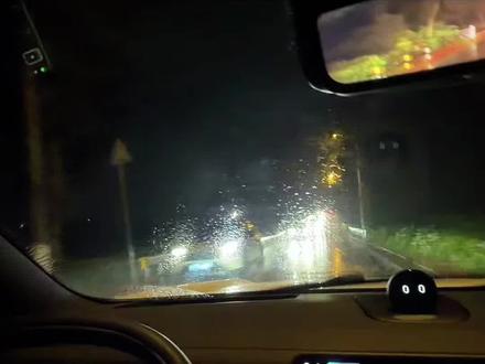 黑夜暴雨+窄路+对向远光灯!蔚来ES8智驾直接封神 #蔚来 #蔚来智驾 #蔚来全新ES8