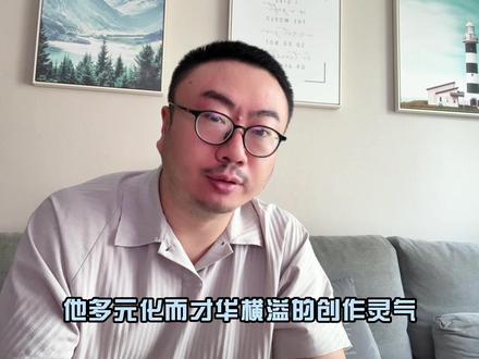 胡海泉《爱河》 ——「羽泉」从不止他的全部!流水纪点评#胡海泉 《爱河》》,热爱音乐的绿叶不该被网暴!作为#歌手2025 最后一位袭榜歌手,我没有想到这个消息在之前公布时,会引发那么多那么大那么荒谬的对于“歌手胡海泉”的争议与恶意,甚至看到有完全无知的人说,“胡海泉能不能去JY换他的搭档出来唱……”,
2025年了,有些人对于音乐的认知还如此浅薄,对于“高音=唱功”的盲目崇拜还这么可笑可悲,无论是天然优势互补,如太阳与月亮般对立统一的“羽泉”,还是被动主动一个人走到了现在的“歌手胡海泉”,他多元化而才华横溢的创作灵气,他总被说是“最强辅助”如清泉一样温润而具备包容性的演唱特质,他明明在原创作品里放进了很多鲜明态度和辛辣观点的个人专辑……
他是一个如此厉害的歌手,唱作人,他就是他,他自己,温柔而不张扬,却不代表没有力量的胡海泉。
每个人都唯恐当不了“红花”的时代,如他一样的“绿叶”为何就要被忽略被嘲笑被曲解被伤害?
所以胡海泉这一次的表演,我觉得很棒,各方面都棒,无论是选歌的立意审美,还是整个表演的稳定度,和乐队合作时的即兴又精准的松弛感,还有自然而然流露却不刻意煽情的感动……他其实也可以有更多更“讨好”的选歌和表演方式,但是他完全就是从自己的内心出发,带来了这首歌,而今晚,我们可以再次感受到他如水一样的清澈风格,更有足够锐利的,勇敢的,热烈的力量。
“选一个愚笨的我,陪你荡入爱河,
无论落日在哪,我们都荡漾着,
无论落日多晚,我们都荡漾着。”
我觉得他唱这首歌,就是真心的感恩,也是真切地表达坚定,不服气,不放弃!无关结果,他就是要唱给他深爱的音乐,他深爱的那些听懂了他的音乐的人们。
#歌手2025第十一期 #音乐流水纪 #抖音乐评新势力