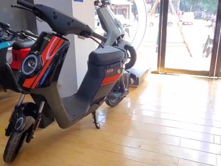看到一款5000多电动车,26A锂电池,续航90公里,速度却是25km/h