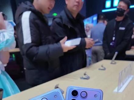 #荣耀WIN 系列两款有啥区别#荣耀WINRT ,主要是芯片/拍照/无线充电三个方面。#荣耀 ,2699起,很香