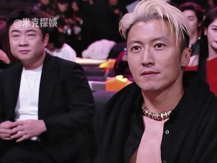 估计乔杉自己也没想到,只是一个错位镜头看了一眼谢霆锋,谁料催生“三蹦子看法拉利”全民热梗 #谢霆锋 #乔杉 #成龙 #影娱热点团 #内容启发搜索