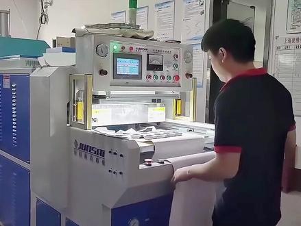 高频足球贴皮工艺VS机缝工艺,你会选择哪一种? #足球贴皮高频机 #足球片高周波熔断机 #tpu足球贴皮高频机 #PU足球片高周波熔断机