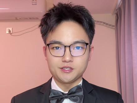 一秒学会《我要验牌》法国口语。 (抖音开通语音评论功能啦,我想听听大家的“我要验牌”)请所有人开麦吧!#我要验牌 #给我擦皮鞋 #语音评论 #配音演员龚杨杰#青年创作者成长计划