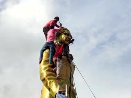 孟加拉国诺奖得主将“临时”领导该国政府 在法国机场称期待回家