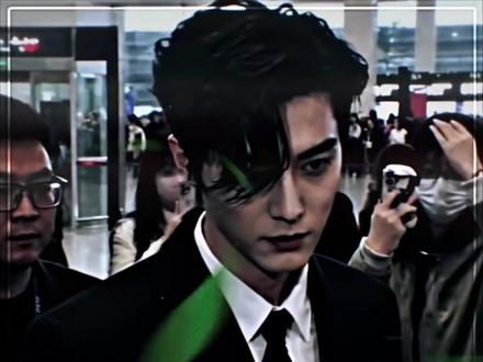 E倒过来就是👑,代表king,后来king退出后 资本你赢了,封杀打压King,而King也被生活磨掉了棱角… #曾经的王 #KING #EXO ##向全世界安利