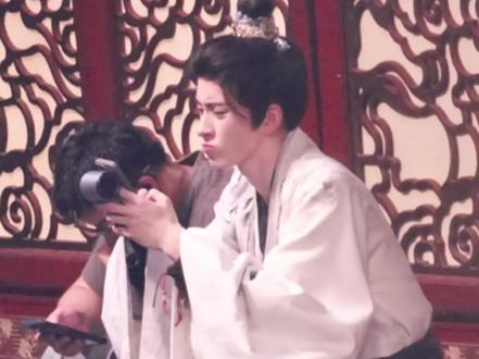 皱着眉头坐在那里的燕迟好乖啊 #敖瑞鹏 #燕迟 #朝雪录