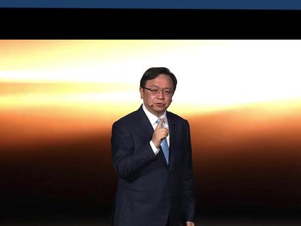 中国首款4nm智驾芯片量产落地! 【炸裂!中国首款4nm智驾芯片量产落地!】2026年5月28日,#比亚迪 以“敢为”为主题在深圳全球总部召开智能化战略发布会。#王传福 宣布的核心技术成果与政策引发行业震动。
比亚迪重磅发布中国首款4nm智驾芯片——#璇玑A3,这不仅标志着国产高算力芯片在先进制程上取得关键突破,更将以全栈自研的底气打破海外垄断,推动高阶智能驾驶真正走向普惠。
网友表示:比亚迪差点成了芯片公司,这次黄仁勋白来了……王传福表示:“电动化上半场看电池,智能化下半场看芯片。”#芯片#芯片自主可控