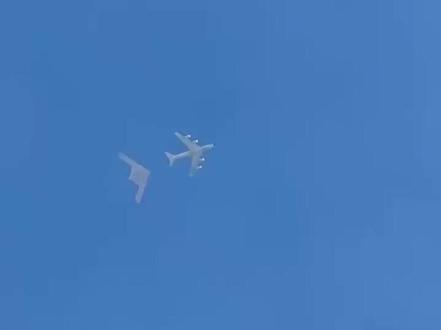 美军B21轰炸机首次,硬管加油测试曝光