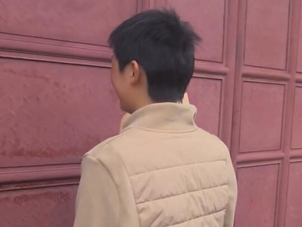 宁蒗一考生高考查分 分数被屏蔽,成绩进入云南省前50名!!携家人向班主任报喜。(记者/阿说古旺 朱晓龙)#高考 #高考查分