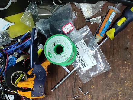 #小牛电动车 #小牛 #小牛n1s 灯控维修,这个之前已经检修过了,现在是配件到了直接上#小牛电动维修 #车间实拍 #维修