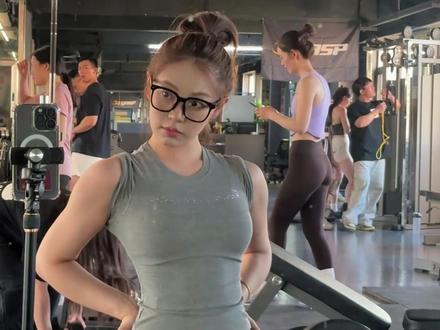 电子榨菜来啦 #李斯曼#日常Vlog#斯凯奇闪穿鞋#斯凯奇#就要随心地花