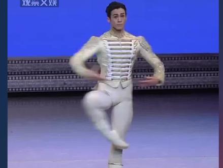没有长期的训练哪来的成功!黎文韬表演结束被宣布成为中央芭蕾舞团新一位首席 !#中央芭蕾舞团 #黎文韬 #黎文韬成为中芭首席 #芭蕾舞 #舞蹈