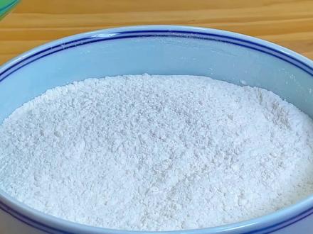 把啤酒直接倒入面粉中,厉害了,出锅真的太好吃了,松软还拉丝 #在家做美食 #面粉