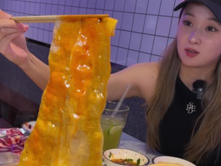 “安陵容式火锅”:会冰嬉,会唱歌,会跳舞,还乖巧…真不怪四郎~#火锅 #甜品 #甄嬛传 #好好吃饭 #没有什么是一顿火锅解决不了