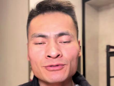 190克的竞速鞋你们穿过吗?就是这双又弹又稳的飞腾3
说到体考体测竞速鞋°这双@乔丹QIAODAN官方飞腾3实力还真挺强的,并且驾驭门楷还不高,我通勤训练都在穿。
特别是针对学生党体考体测、体育生训练、190克的重量一点负担都没有,脚感又软弹,跳远落地不震脑还能稳稳的落地,说实在的,这双鞋我真心推荐给你们,主要就是想让你们提升成绩。
#乔丹飞腾3 #薄底半马竞速跑鞋 #体考体测跑鞋 #体考体测就靠这双鞋了 #体测鞋