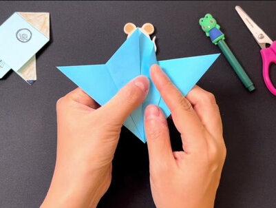 #创作灵感 #折纸教程 用一根吸管,让你的火箭🚀飞向太空吧!一张纸,超简单,幼儿园小朋友也能折~#亲子手工玩具 #陪娃日常