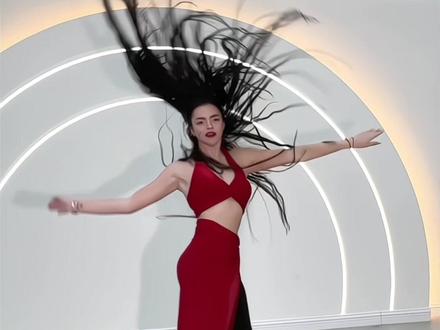 2025大嘴中国巡回第一站重庆 重庆集训最后一天pop song
把悲伤放在心里
“编舞鬼才”
2025“大嘴”Veronika 中国巡回
神级编舞的身体叙事
“革命性突破”的肢体处理能力
“审美升级”的流动性舞蹈艺术
能量、性感、不油、少女感
2025.6.19-6.23(江苏苏州)5天
课程内容
1、3天的成品舞+舞感精讲
Sabby、开场、POPsong(三种风格)
——
2、2天的东方舞编舞解密+实践
Veronika独家编舞技法
赛级舞蹈的创新与规则
表演类型的舞蹈编舞灵感
适用于教学的成品舞的,初级和中级如何变得好看有趣
——
“纯成品舞课程”三天:
前十名:1680已🈵
中十名:1880已🈵
后十名:2080
——
“编舞+实践”二天:
前十:980已🈵
中十:1280已🈵
后十:1480
——
3+2(5天连报)
2个课程在不同阶段,价格合并后8折优惠
前十:2180已🈵
中十:2528
后十:3248
订金:1000
如来临时有事儿来不了的,可自行转出,不与退款,也可延至下期。感谢理解。
#肚皮舞#东方舞 #大嘴编舞