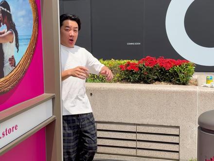 偶遇祖蓝甜心酥店挑选伴手礼,得到幸运合照和专属签名,幸福感拉满#王祖蓝#伴手礼 #香港 @王祖蓝