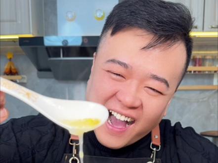 最近天气太干燥 来一碗热热乎乎的 银耳玉米羹暖心暖胃又健康