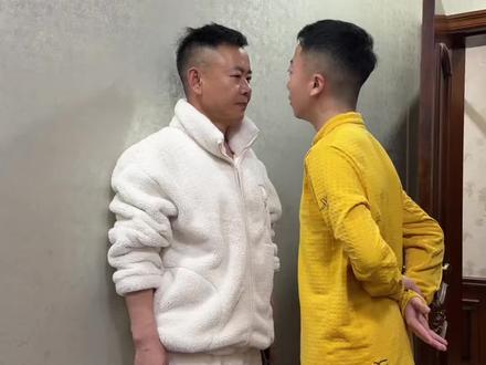 昨天老伍回老家喝喜酒,玩嗨了,玩到很晚才回来,真的忘记情人节了,回来只能过情人劫了😆~#父子日常