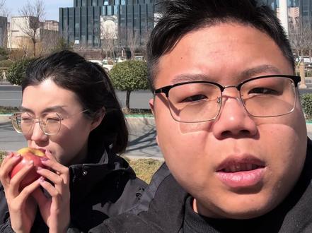 买个苹果。 给我炸刺原创 #给我炸刺