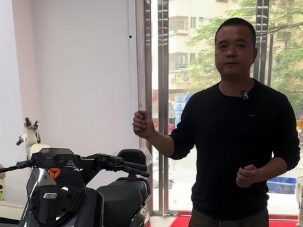 #上热门话题🔥🔥🔥 雅迪白鲨二代,手机蓝牙音乐播放功能详解#马上更新家乡年味 #晒出你的爱车 #一般人不告诉他 #秀出你的神座驾