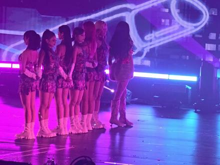 欣欣生日会视频存档《我怎么这么好看》#舞台 #虞书欣 #虞书欣生日会 #爱情