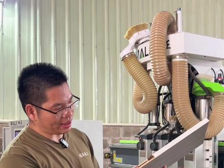 定制家具厂的兄弟问牛角拉手怎么做?来,看看生产过程。#专业的事交给专业的人 #板式家具生产线 #全屋家具 #家具厂 #牛角拉手制作过程 @抖音创作者中心 @抖音小助手