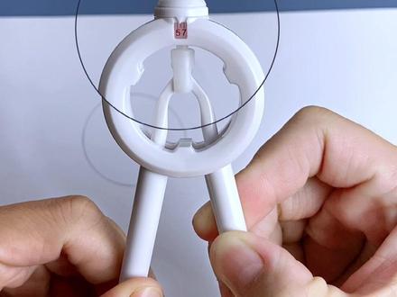 六年级就要用到#圆规 了,这款圆规自带刻度,按动笔头,铅心和圆心针弹出,不会弄脏笔袋,更不会扎手#文具安利