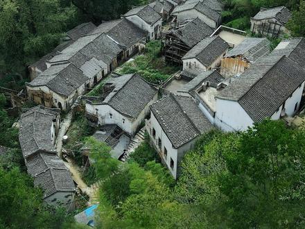 高山中的隐秘古村落,背后究竟藏了多少秘密,让我们一探究竟 #旅行推荐官 #徽州#黄山#歙县 #无人村