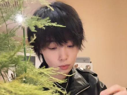 原来丙烯马克笔也可以画出这么生动的植物!
#画画 #手绘 #丙烯马克笔 #绘画教程 #每日一画