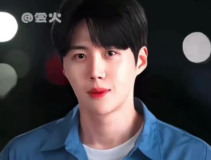 爱情怎么翻译,世界上有多少人就有多少种语言,韩剧纯爱天花板。金宣虎把地球上没有的男人给演活了!!!看叭,不管你有多少种人格分裂,爱你的人始终会爱你的一切并去正确引导你成长。啊啊啊这就是我们理想中的妥妥的完美引导型恋人啊,冲啊5星艾特一定要追完,宝子们一定一定要冲啊!!!#那些年追过的剧#好的照片经得起被无限放大#韩剧#爱情怎么翻译 #引导型恋人