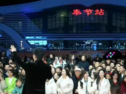 恭喜🎉凯凯 粉丝突破三百万 @✨巴昱凯 参加@索图大舞台演唱歌曲《懂你》《阿爸阿妈》《天下有情人》《诺言》听流泪了 太好听了 你是你爸爸妈妈的骄傲 也是919家人的骄傲!!
