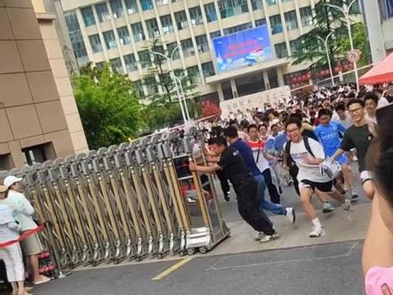 这完全是答案进场的感觉#人大附中 #高考 #学生 #气质