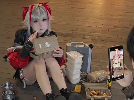 是什么?#一拳狗奈 #麦晓雯 #三角洲 #三角洲行动 #cos 出镜coser:@一拳狗奈