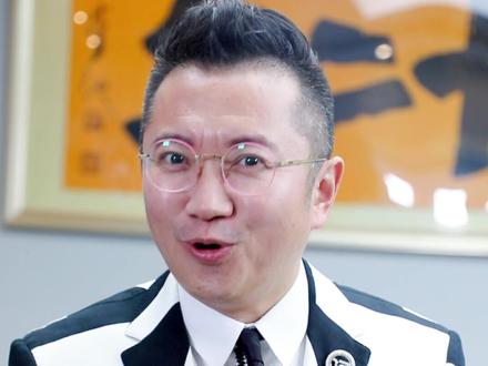 职场酒桌礼仪,这才是敬酒的正确方式,你学会了吗? @抖音小助手 #斌斌有礼