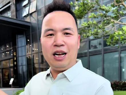我和老廖一样,重走来时的路!我卖牛仔裤,老廖进厂包吃包住!#九分牛仔裤男 #男士牛仔裤 #奈斯王