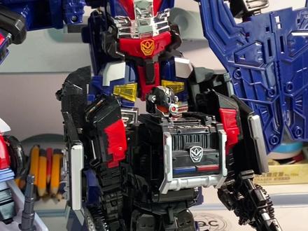 #咖宝车神 重装归来集合,特警王先知、探警王弗龙、急救王力士、火警王车手变身。#六一儿童节礼物 #变形玩具 #小朋友最爱 #玩具车