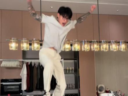 好哥哥们好姐姐们我回归了