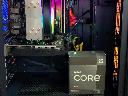 CPU:i5 13490F盒装
主板:微星B760M E D4
内存:联想32G 16×2 3200 D4
散热:九州风神玄冰400四铜管
硬盘:威刚翼龙S50Pro 1T M.2
显卡:微星4060ti万图师8G 2X
电源:航嘉VP650额定650瓦
机箱:爱国者A15侧透
#diy电脑 #电脑主机配置推荐 #英特尔酷睿 #酷睿达人 #电脑配置