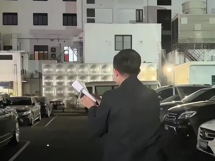 大家小时候都玩过那种用纸发出巨大声响的恶作剧吧?