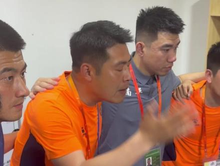 5月23日,南平队0:1不敌泉州队,但比分背后,大家看见了不太一样的南平队。主教练张文卿给这支球队带来了什么?我们首次进入了南平队的更衣间…#闽超#我在闽超现场观赛#山水有礼南平争锋#水木年华空降闽超泉州场#闽超带你逛福建
来源:@福建新闻联播
记者:黄楚宸 陈润晨 南平台 周俊
编辑:陈润晨
策划:艾迪
审核:游宁剑 艾迪